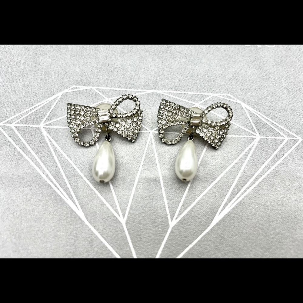 Vintage Elizabeth white Diamond Bow/Pear earrings